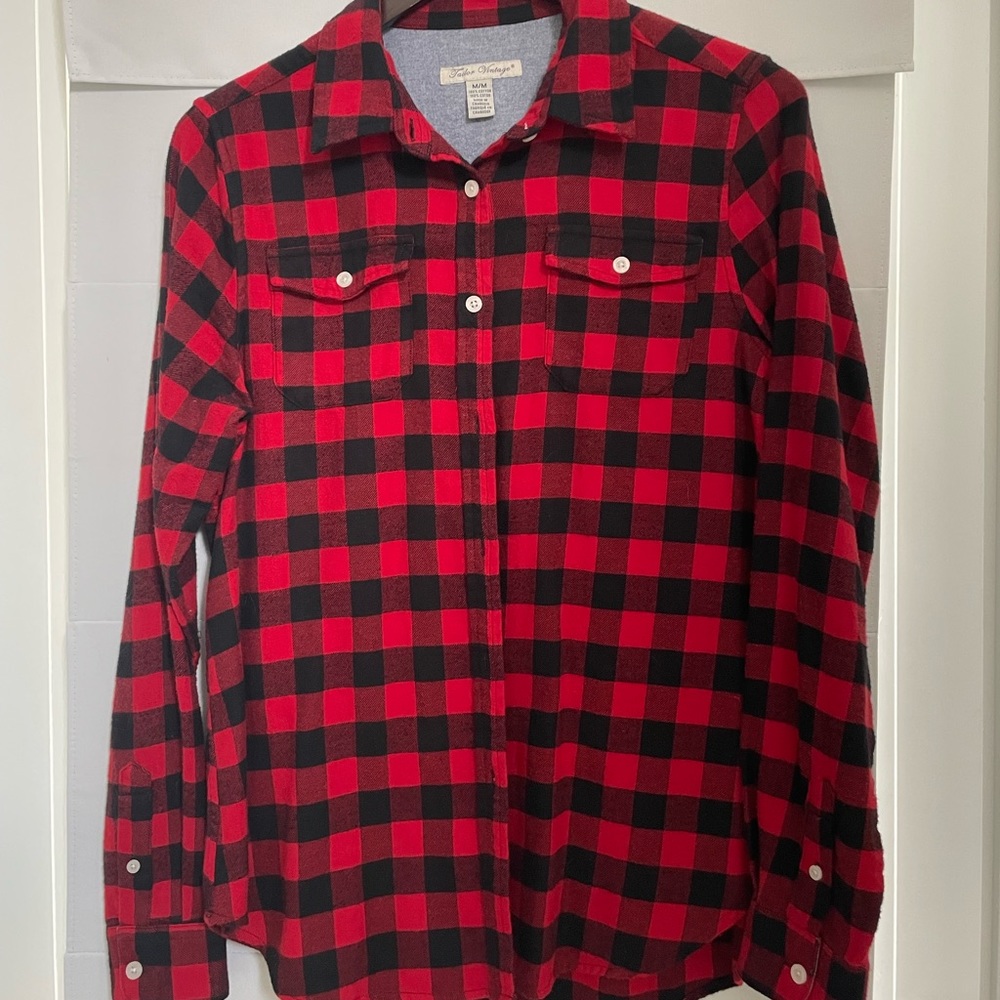 Fall flannel. Classic buffalo check plaid! Never worn.